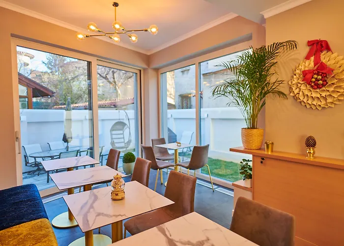 מלון Pergola Boutique 4*